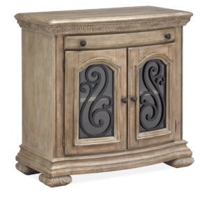 Huntington Bachelor Chest