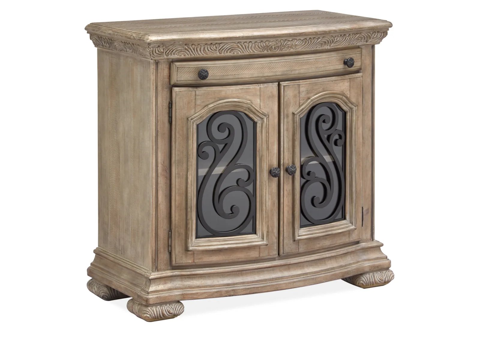 Huntington Bachelor Chest